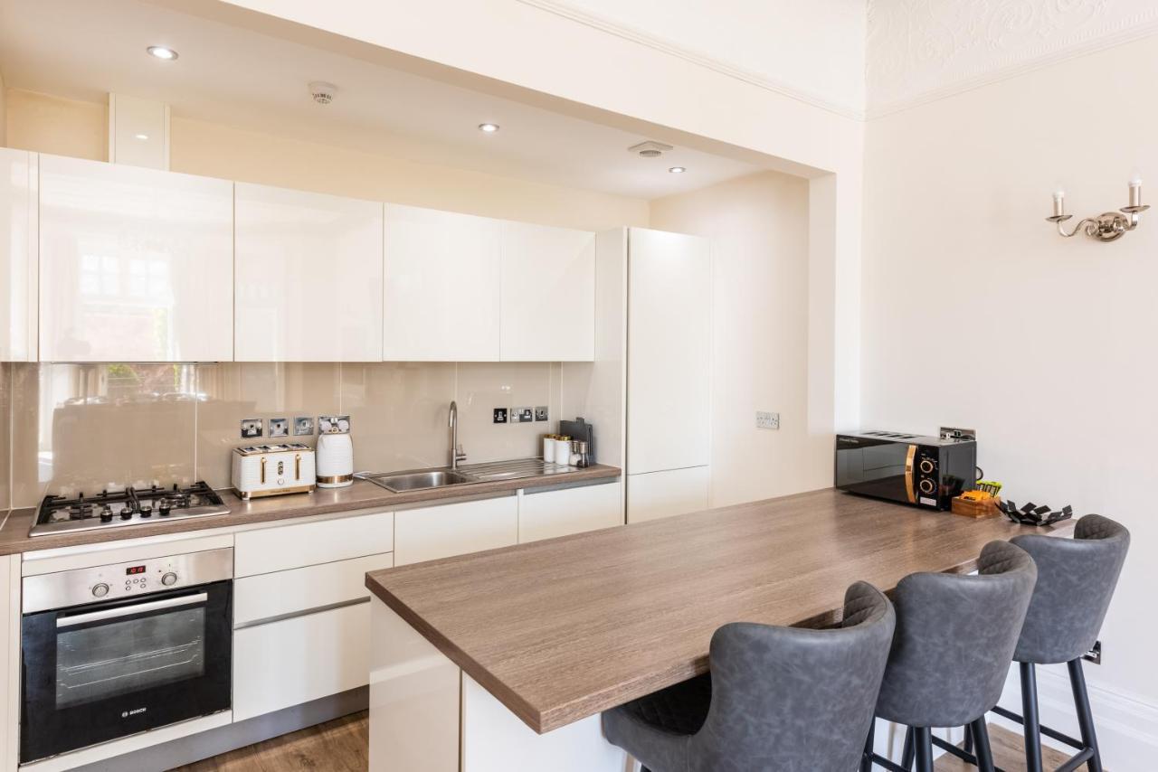3 Bedroom Garden Apartment Opposite The Beach Brighton ภายนอก รูปภาพ