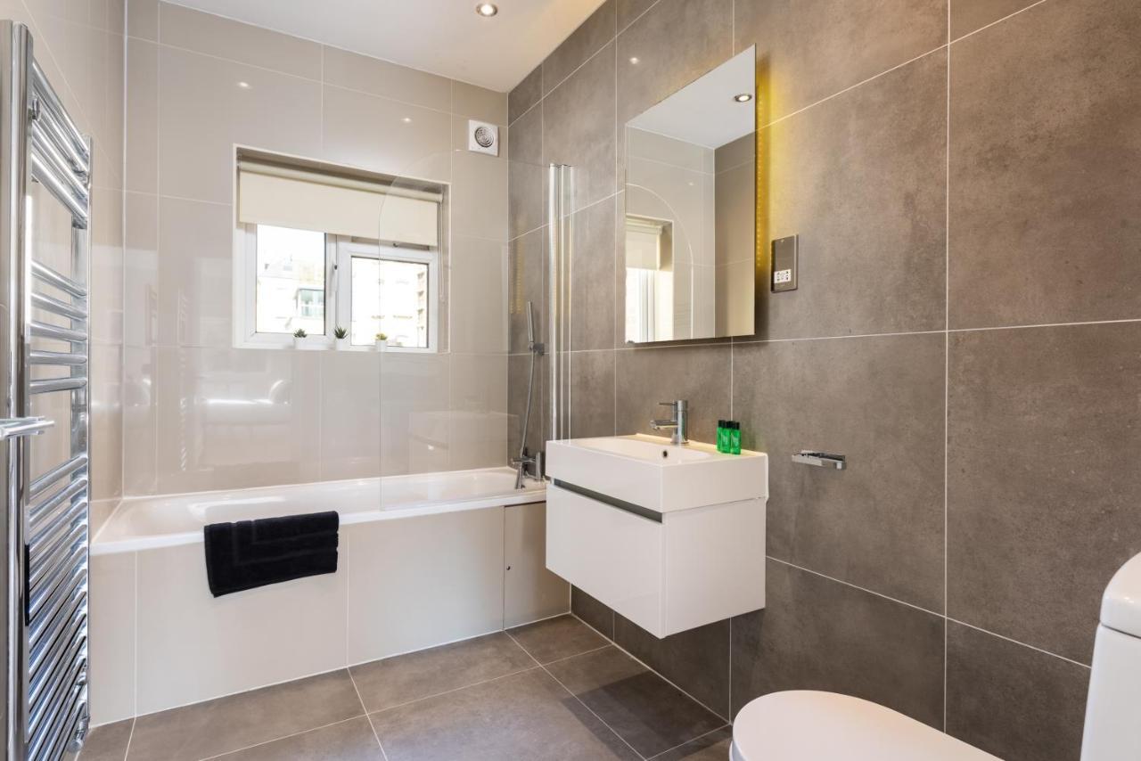 3 Bedroom Garden Apartment Opposite The Beach Brighton ภายนอก รูปภาพ