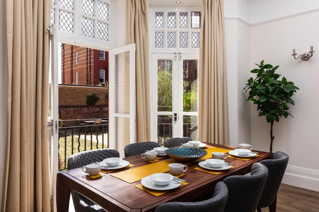 3 Bedroom Garden Apartment Opposite The Beach Brighton ภายนอก รูปภาพ