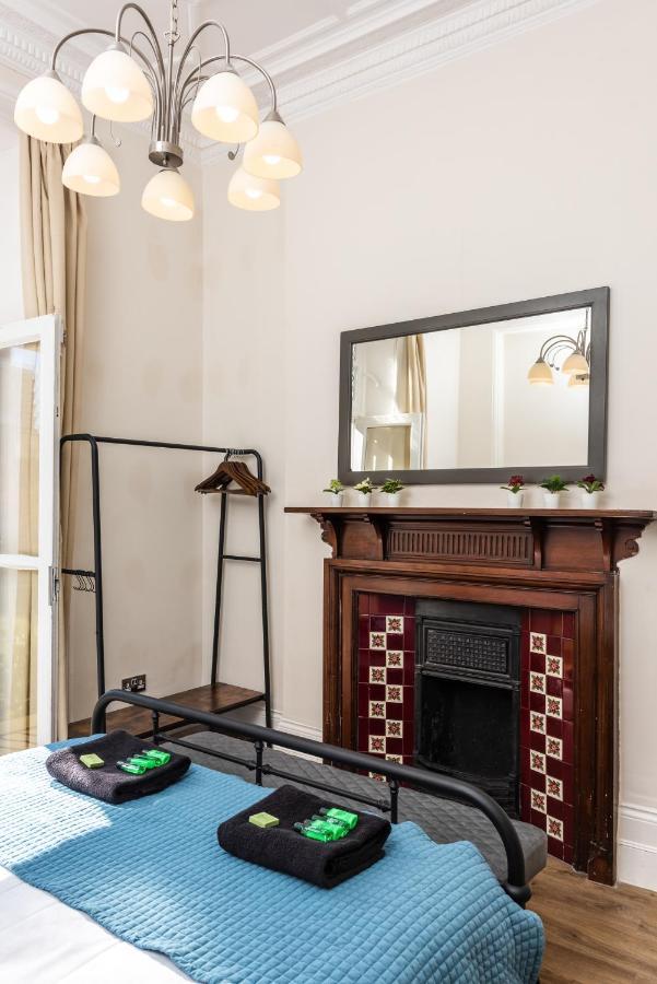 3 Bedroom Garden Apartment Opposite The Beach Brighton ภายนอก รูปภาพ